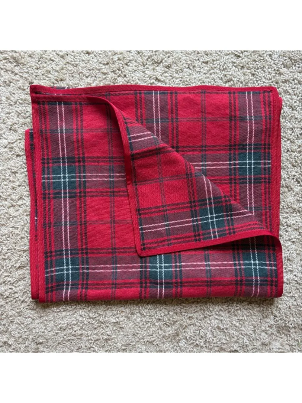 Williams Sonoma Set of 8 Tartan Plaid Red Cloth Napkins and Table Runner 16 x 90